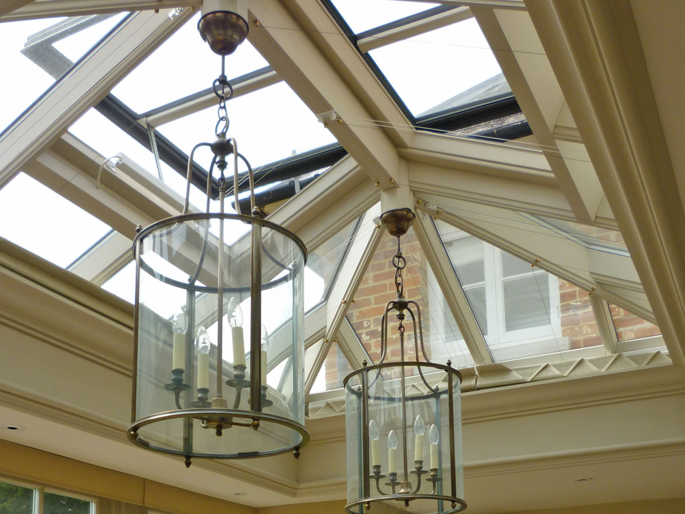 Example of pendant lighting hung from a roof lantern
